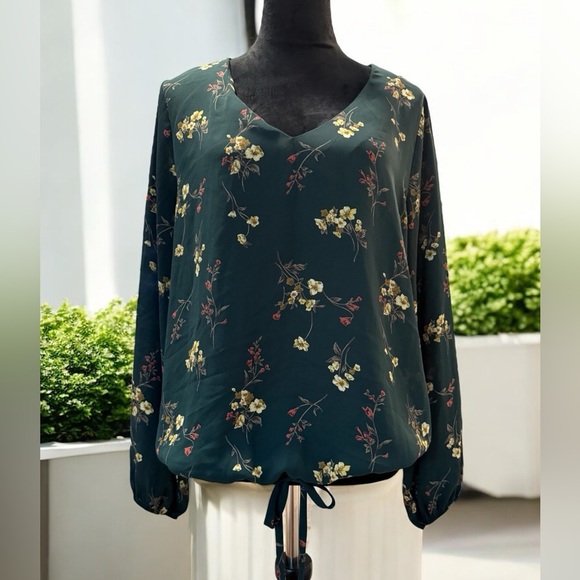 West Kei Floral V-Neck Blouse - Dark Green size xl - Picture 1 of 3